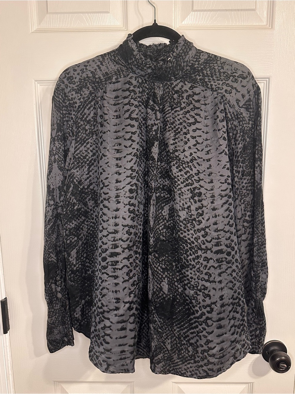 100% silk Black & Gray Patterned Long-Sleeve Shirt